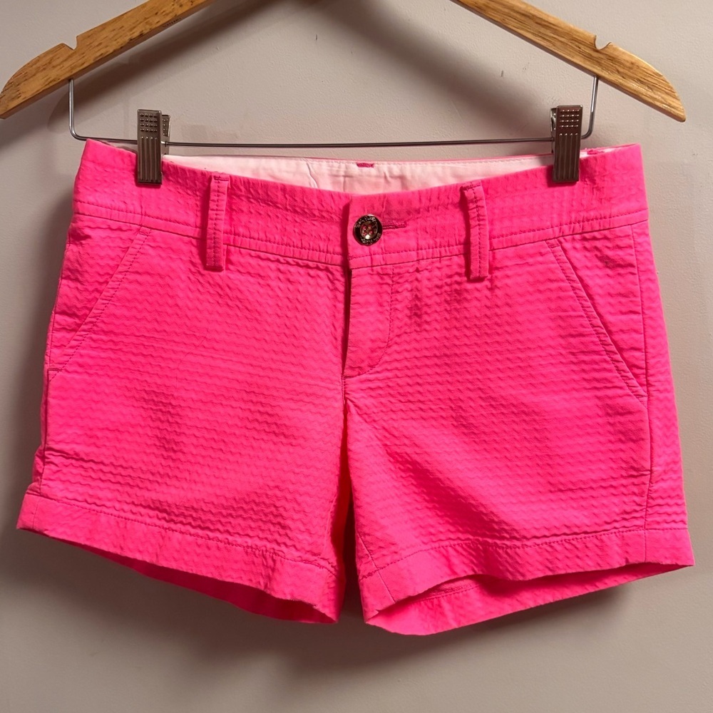 Lilly Pulitzer Callahan Short Neon Pink
Size 00